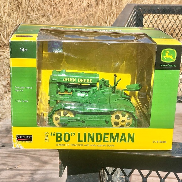 John Deere 1943 “Bo” Lindeman 1/16 Die Cast Crawler Tractor - Picture 9 of 11